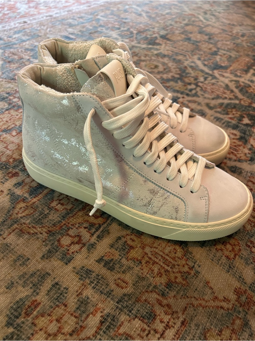 High-Top Women's Sneakers p448  with Metallic Sheen